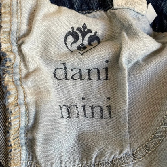 Siwy Denim Dani Distressed Mini Skirt size 28” Waist - Picture 7 of 7